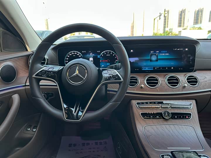 Mercedes-Benz E-Class 2022 E 350 e L — фото 23