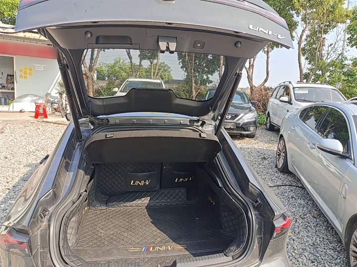 Changan UNI-V 2022 1.5 T Premium — фото 19