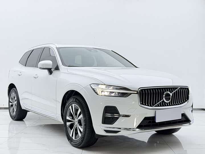 Volvo XC60 2023 B 5 4 WD — фото 3