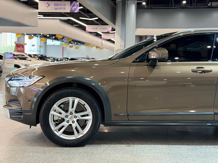 Volvo V90 2017 Cross Country T 5 AWD — фото 10