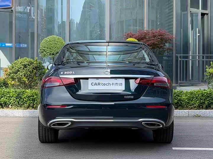 Mercedes-Benz E-Class 2023 E 300 L Luxury — фото 3