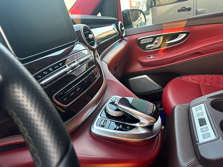 Mercedes-Benz V-Class 2018 V 260 L VI — фото 10