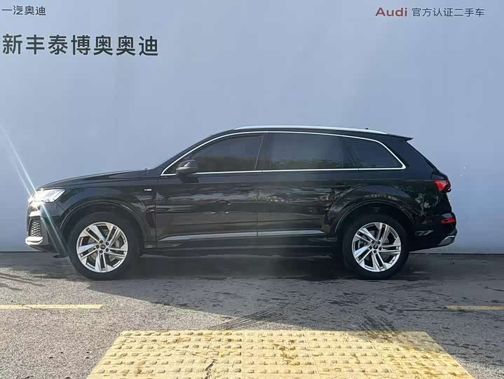 Audi Q7 2023 45 TFSI quattro S line Sport — фото 3