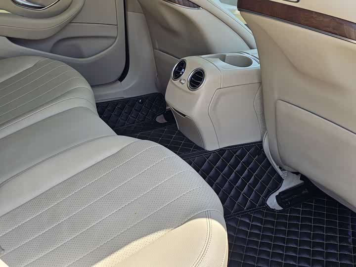 Mercedes-Benz E-Class 2017 E 300 L Luxury — фото 20