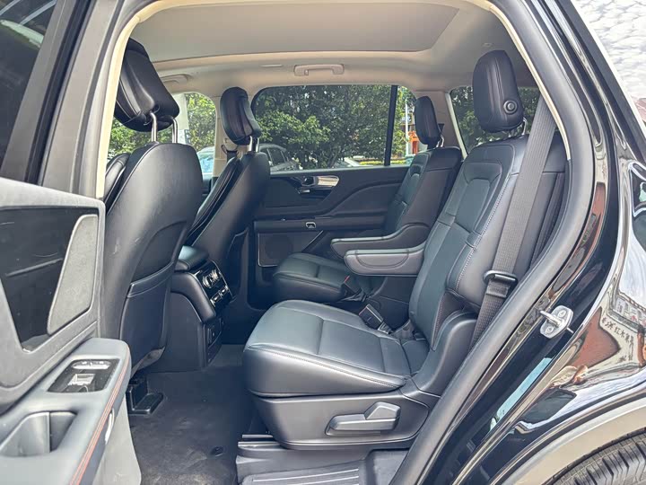 Lincoln Aviator — фото 12