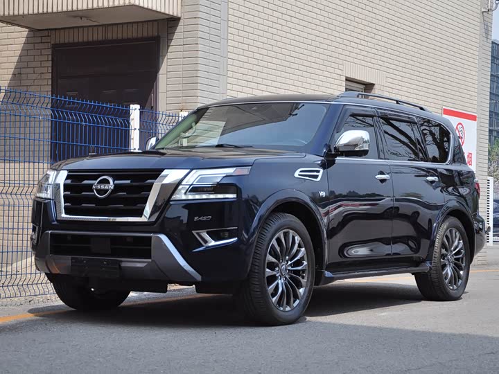 Nissan Patrol — фото 1