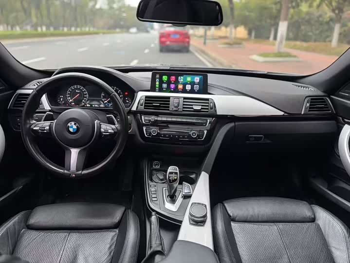 BMW 3-Series 2019 320i M — фото 4