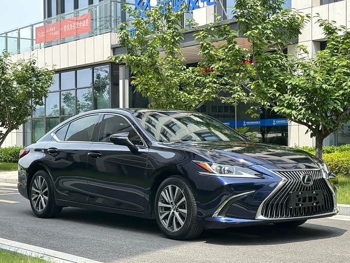Lexus ES 2020 200 — фото 3