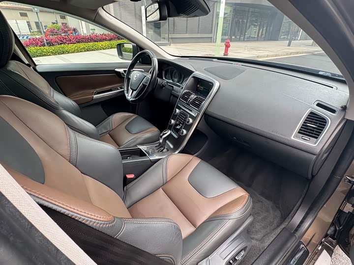 Volvo XC60 2015 T 5 AWD — фото 25