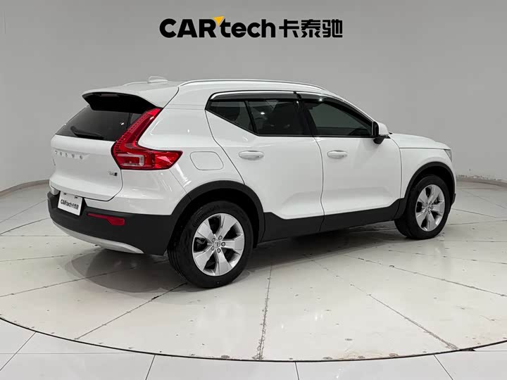 Volvo XC40 2022 T 4 WD — фото 11