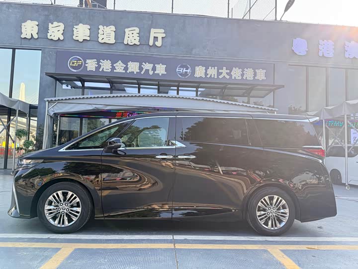 Toyota Alphard — фото 8