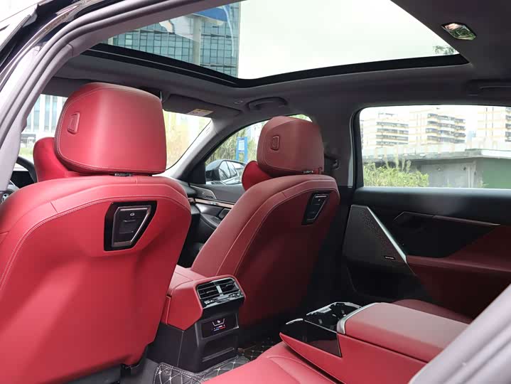 BMW 5-Series 2025 530 Li Leading M — фото 12