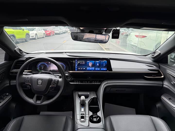 Toyota Sport 2023 2.5 L Sport Cross HEV 2 WD — фото 9