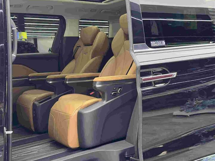 Hongqi HQ9 PHEV 2024 2.0 T 4 WD — фото 7