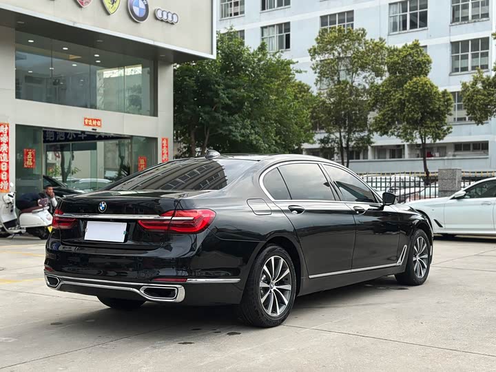 BMW 7 Series 730Li продвинутая — фото 6