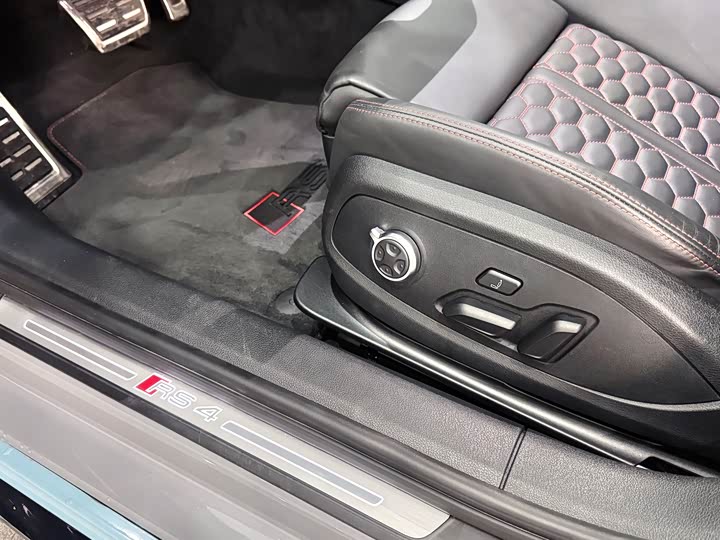 Audi RS4 2024 RS 4 Avant — фото 16