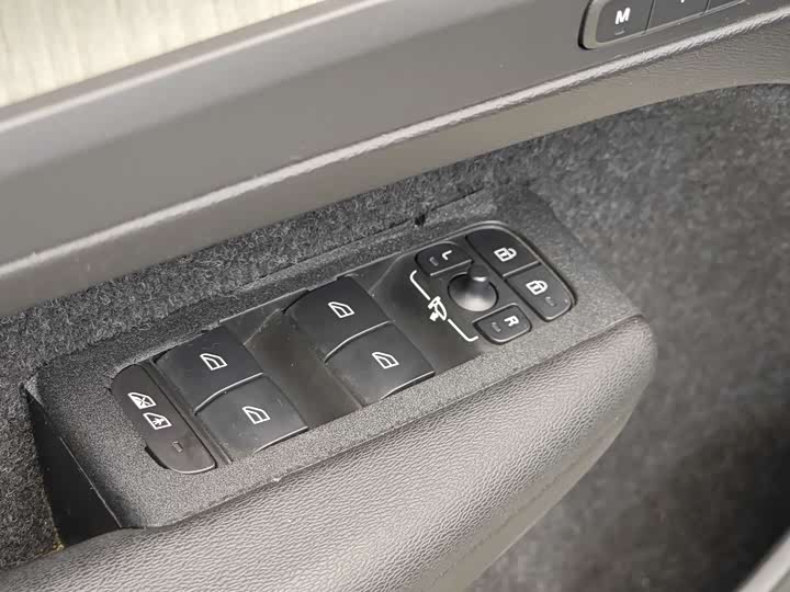 Volvo XC40 2020 T 3 — фото 10