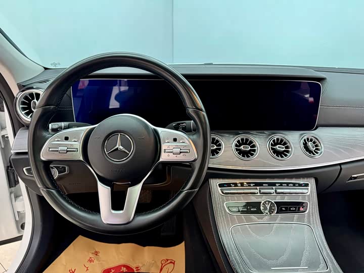Mercedes-Benz CLS 2018 CLS 300 — фото 18