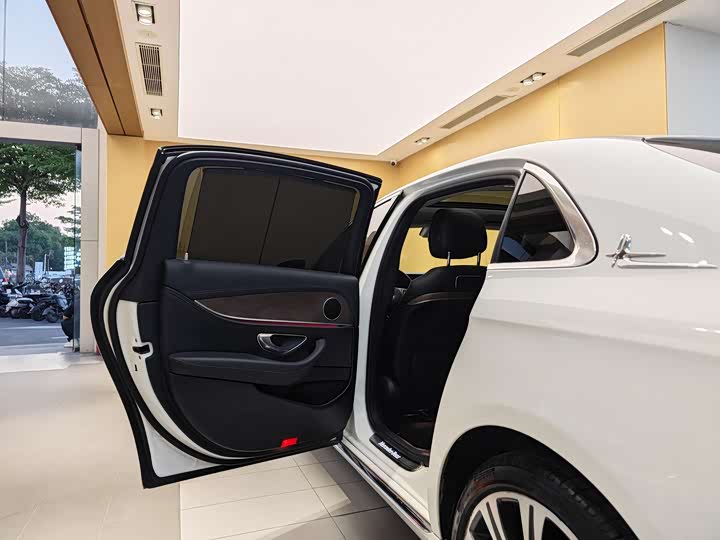 Mercedes-Benz E-Class 2016 E 300 L — фото 21