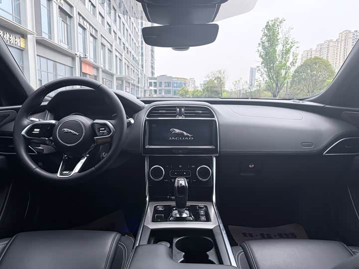 Jaguar XEL 2020 2.0 T 200 PS S — фото 5