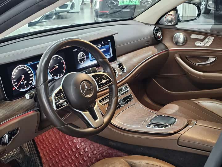 Mercedes-Benz E-Class 2019 E 300 L — фото 11