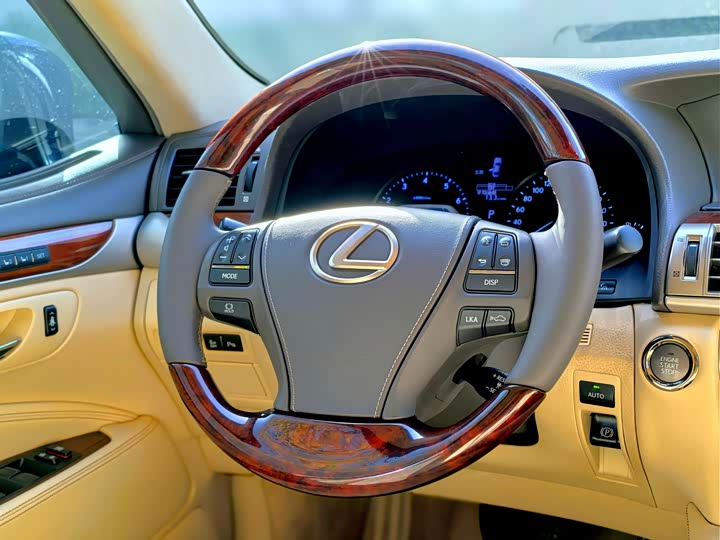 Lexus LS 2016 460 L 4 WD — фото 10