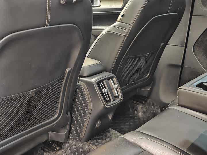 Volvo XC40 2020 T 3 — фото 24