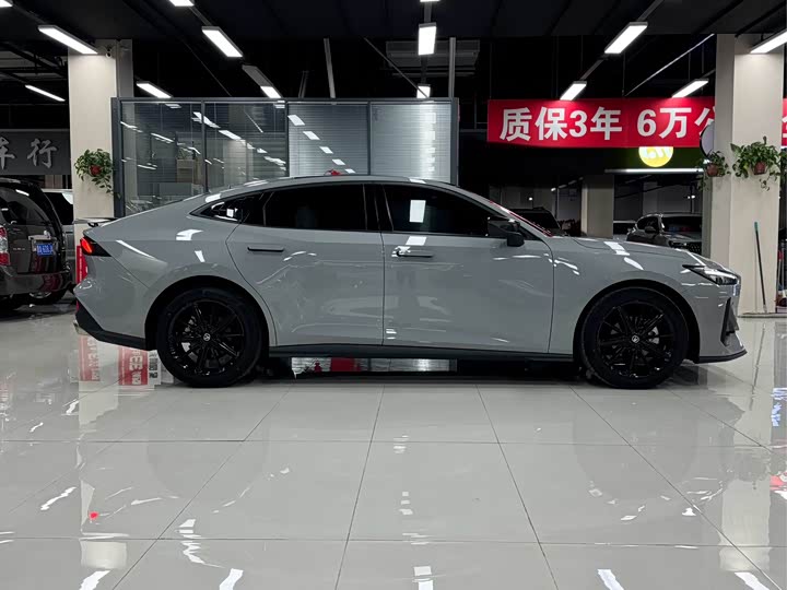 Changan UNI-V 2023 1.5 T Premium — фото 8