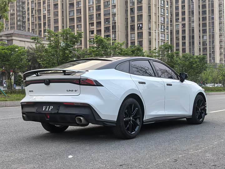 Changan UNI-V 2023 1.5 T — фото 9