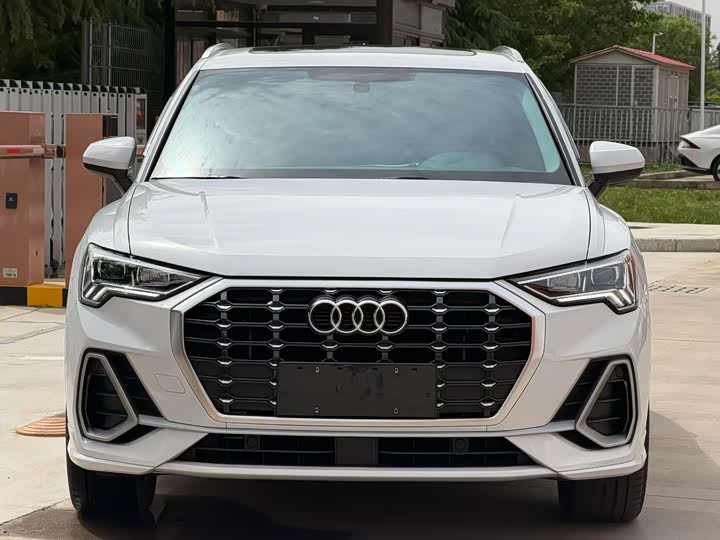 Audi Q3 2023 35 TFSI (1.5 T) — фото 2