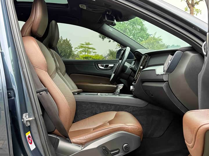 Volvo XC60 2021 T 5 4 WD — фото 12