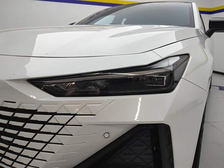 Changan UNI-V 2022 1.5 T — фото 5