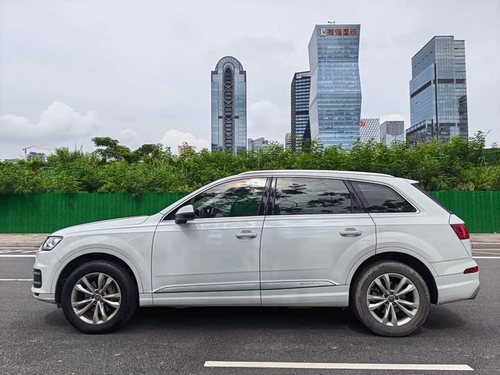 Audi Q7 40 TFSI S line спорт — фото 5