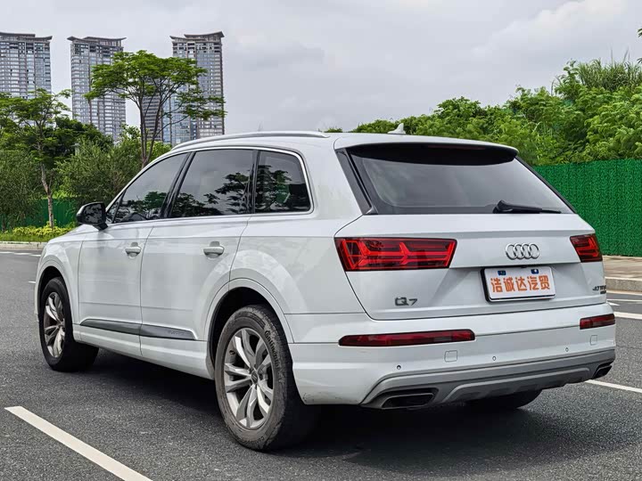 Audi Q7 40 TFSI S line спорт — фото 18