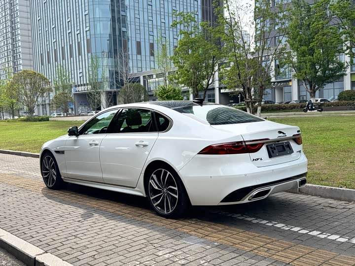 Jaguar XFL 2024 2.0 T P 300 4 WD — фото 18