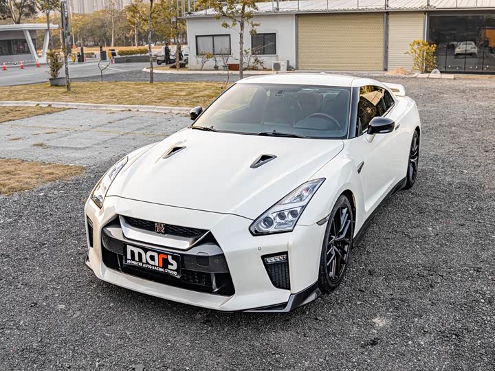 Nissan GT-R 2017 3.8 T — фото 1