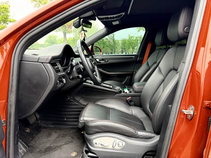 Porsche Macan 2022 Macan 2.0 T — фото 11