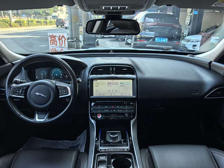 Jaguar XEL 2019 2.0 T 200 PS — фото 9