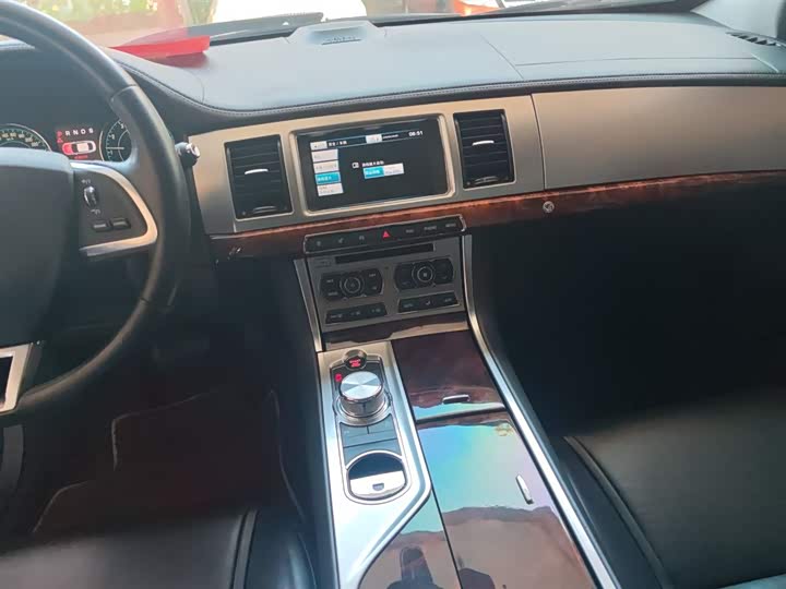 Jaguar XF 2015 XF 2.0 T — фото 13