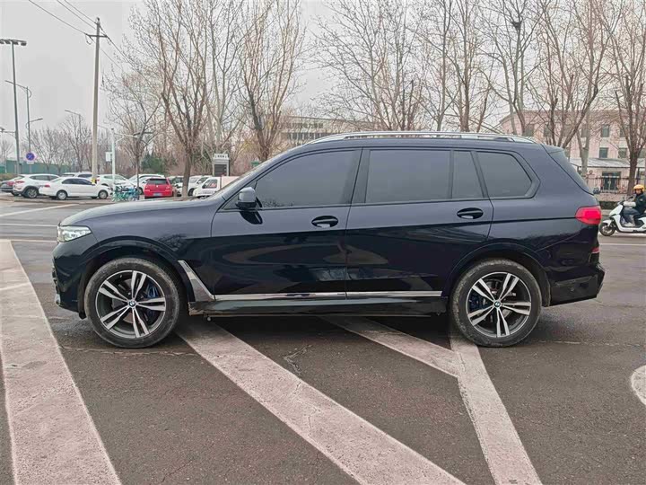 BMW X7 2021 x Drive 40i M — фото 22