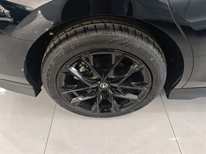 Changan UNI-V 2024 1.5 T Premium — фото 26