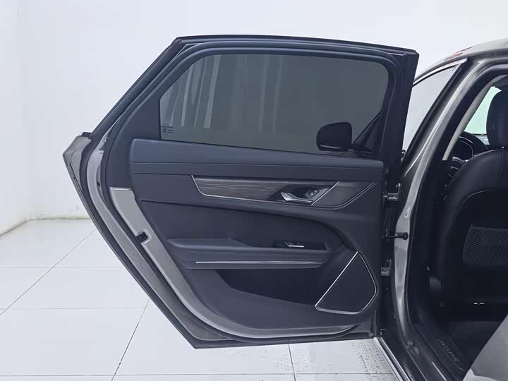 Jaguar XFL 2022 XFL 2.0 T P 200 2 WD — фото 21