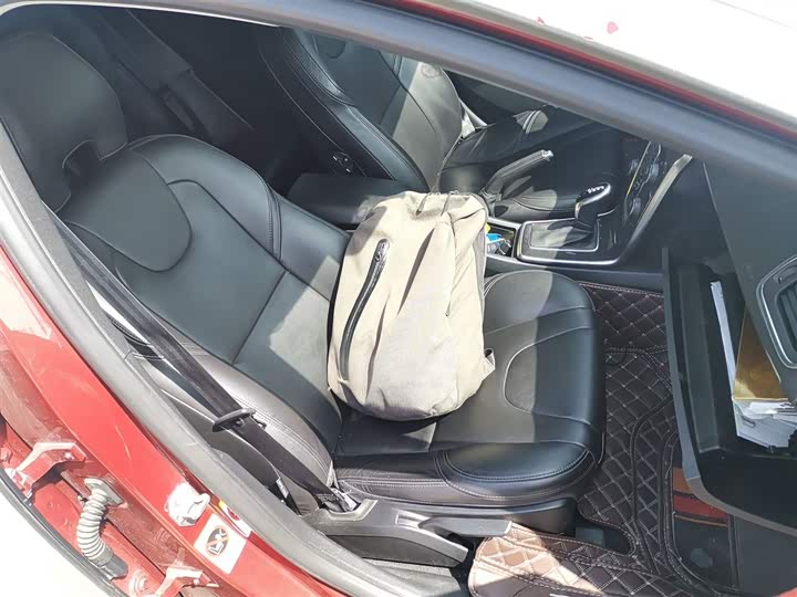 Volvo V40 2017 T 3 — фото 18