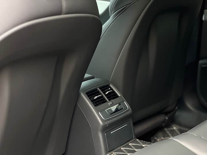 Audi A4L 2024 40 TFSI — фото 9