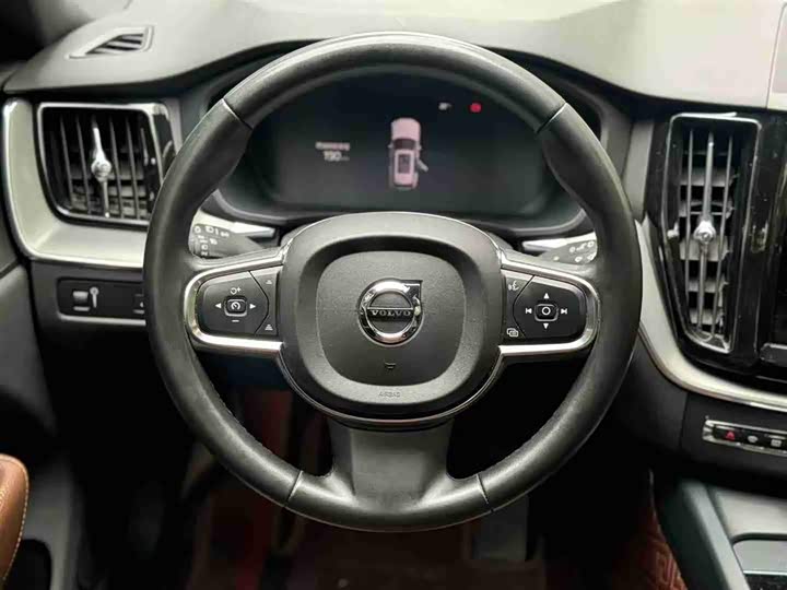 Volvo XC60 2022 B 5 4 WD — фото 6