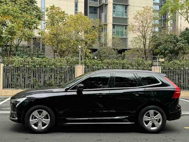 Volvo XC60 2022 B 5 4 WD — фото 3