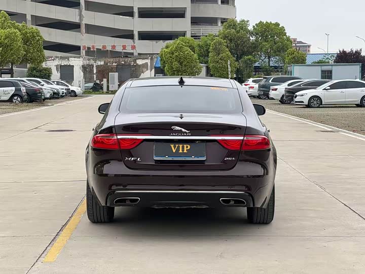 Jaguar XFL 2017 XFL 2.0 T 240 PS — фото 8