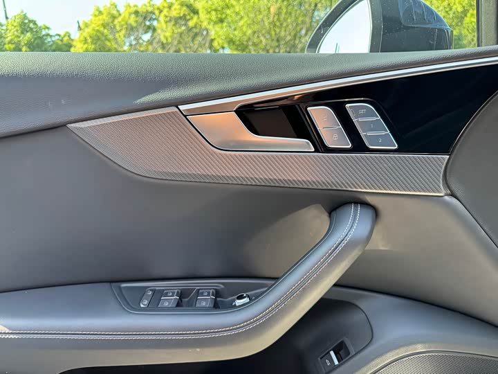 Audi A4L 2024 40 TFSI quattro RS — фото 4