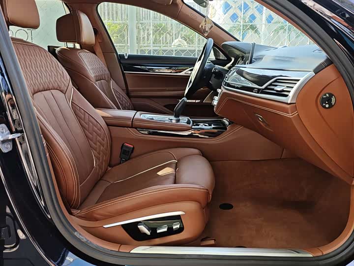 BMW 7-Series 2017 750 Li x Drive — фото 13