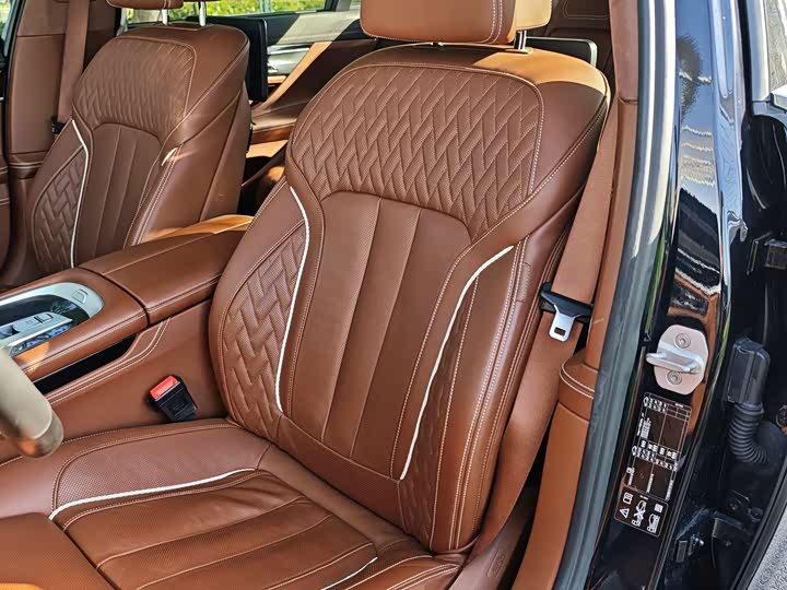 BMW 7-Series 2017 750 Li x Drive — фото 11
